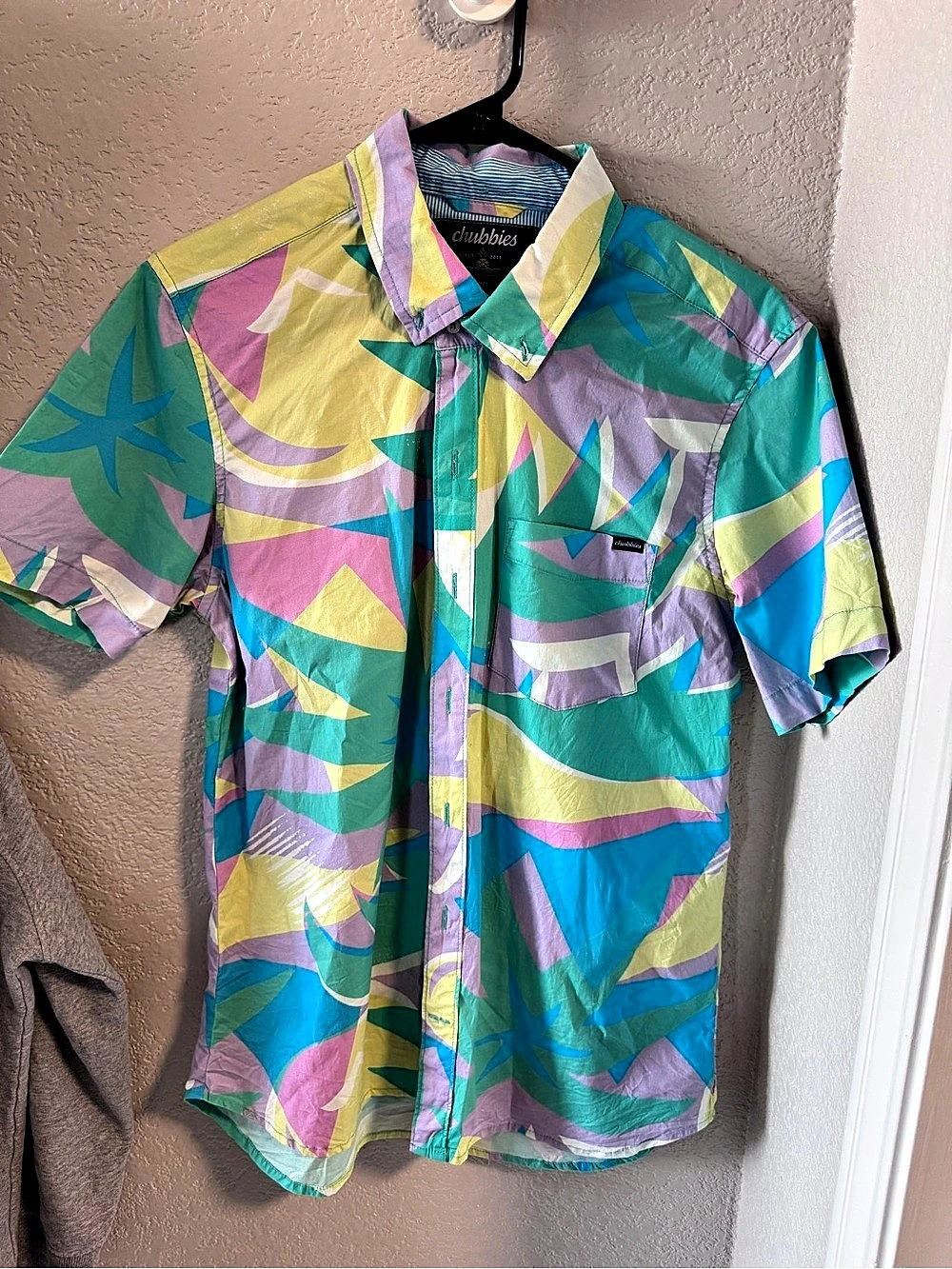 Chubbies Multicolor Abstract Tropical Print Stretch Short Sleeve Button Down